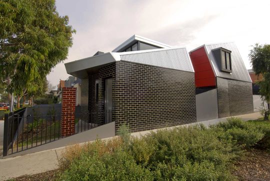 Jones House by Kavellaris Urban Design (via Lunchbox Architect)
